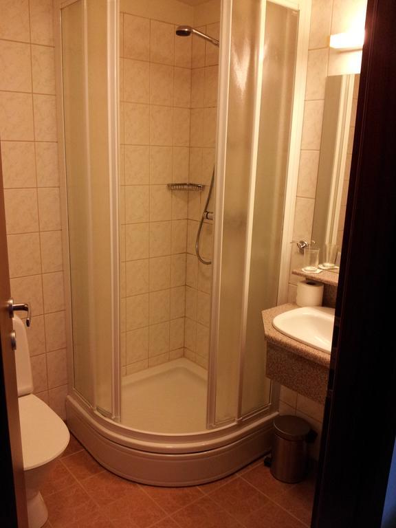 Hotel Capitano Neskaupstaður Rum bild